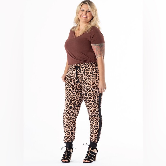Must have Joggers 🐆 - Picture 2 of 3